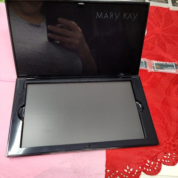 NEW Lot of 33 - Mary Kay ChromaFusion Eyeshadow Assortment .05 oz - Picture 14 of 14